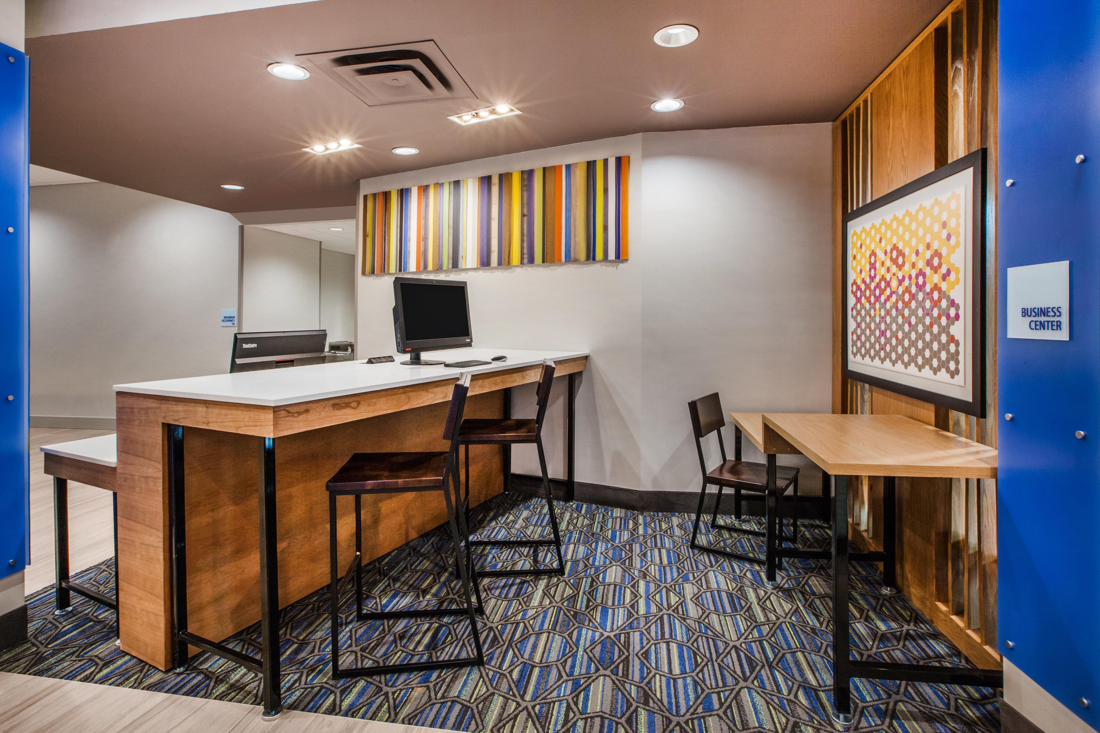 Holiday Inn Express Hotel & Suites Canton By Ihg Екстериор снимка