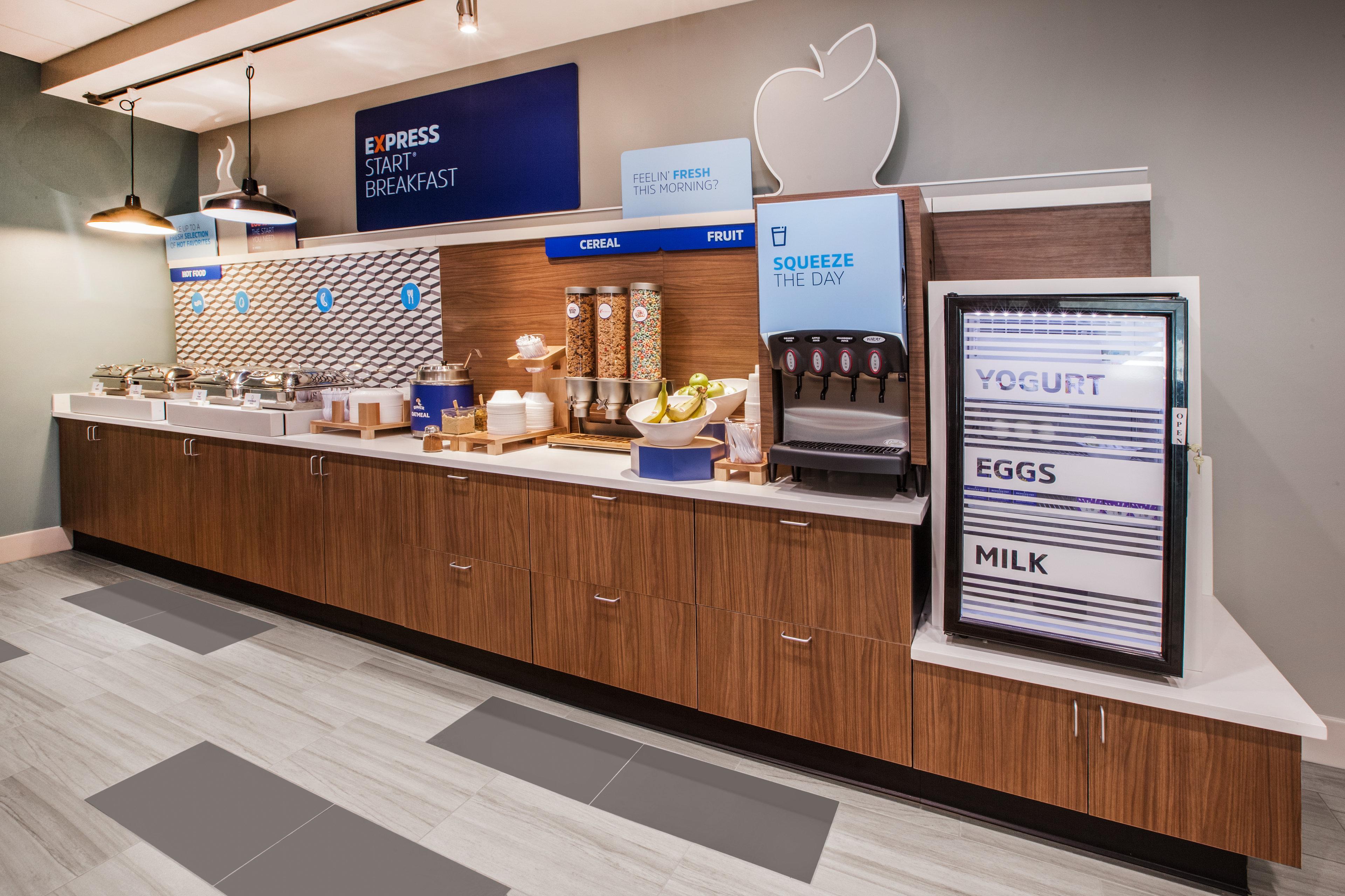 Holiday Inn Express Hotel & Suites Canton By Ihg Екстериор снимка