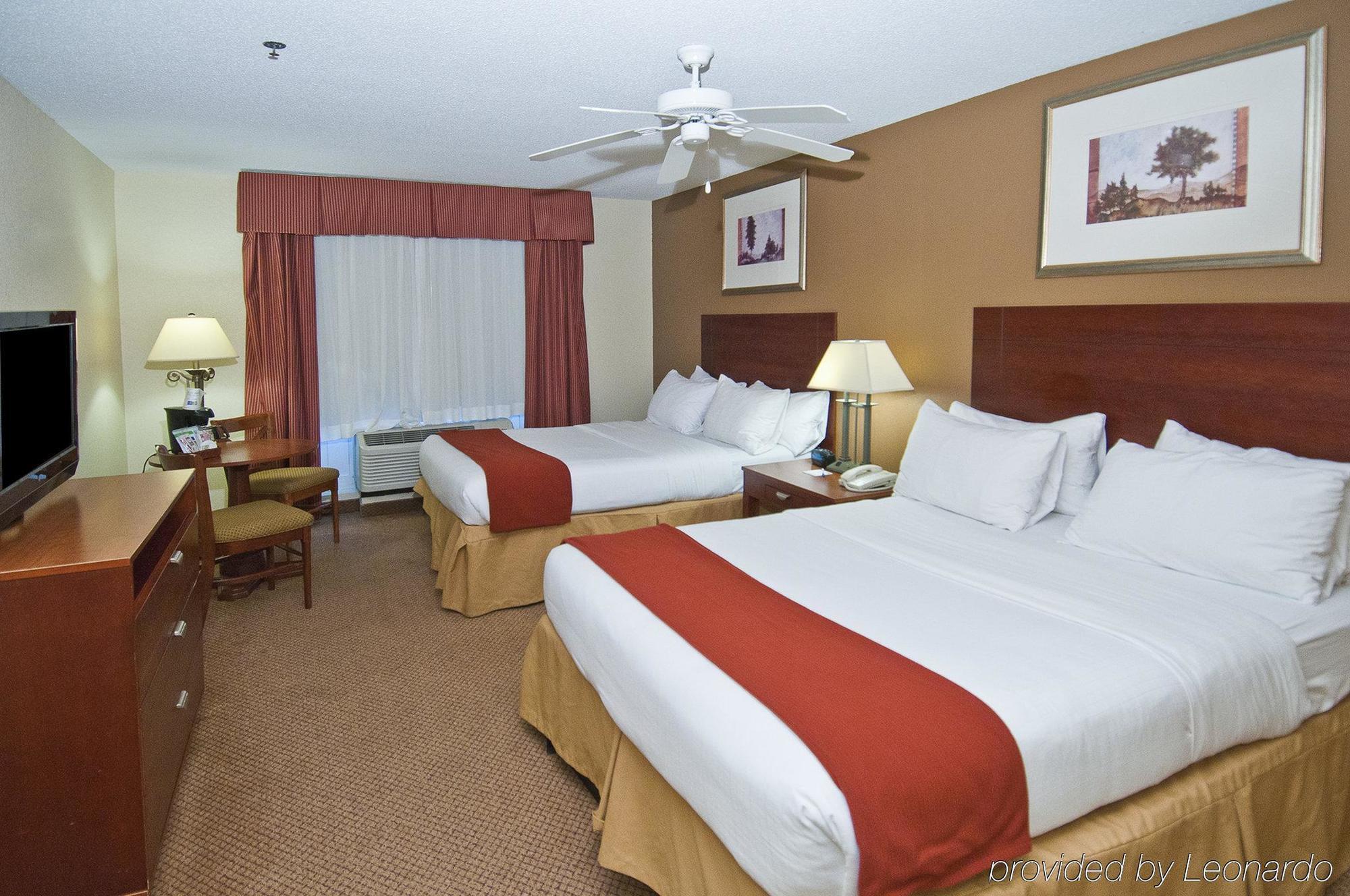 Holiday Inn Express Hotel & Suites Canton By Ihg Екстериор снимка