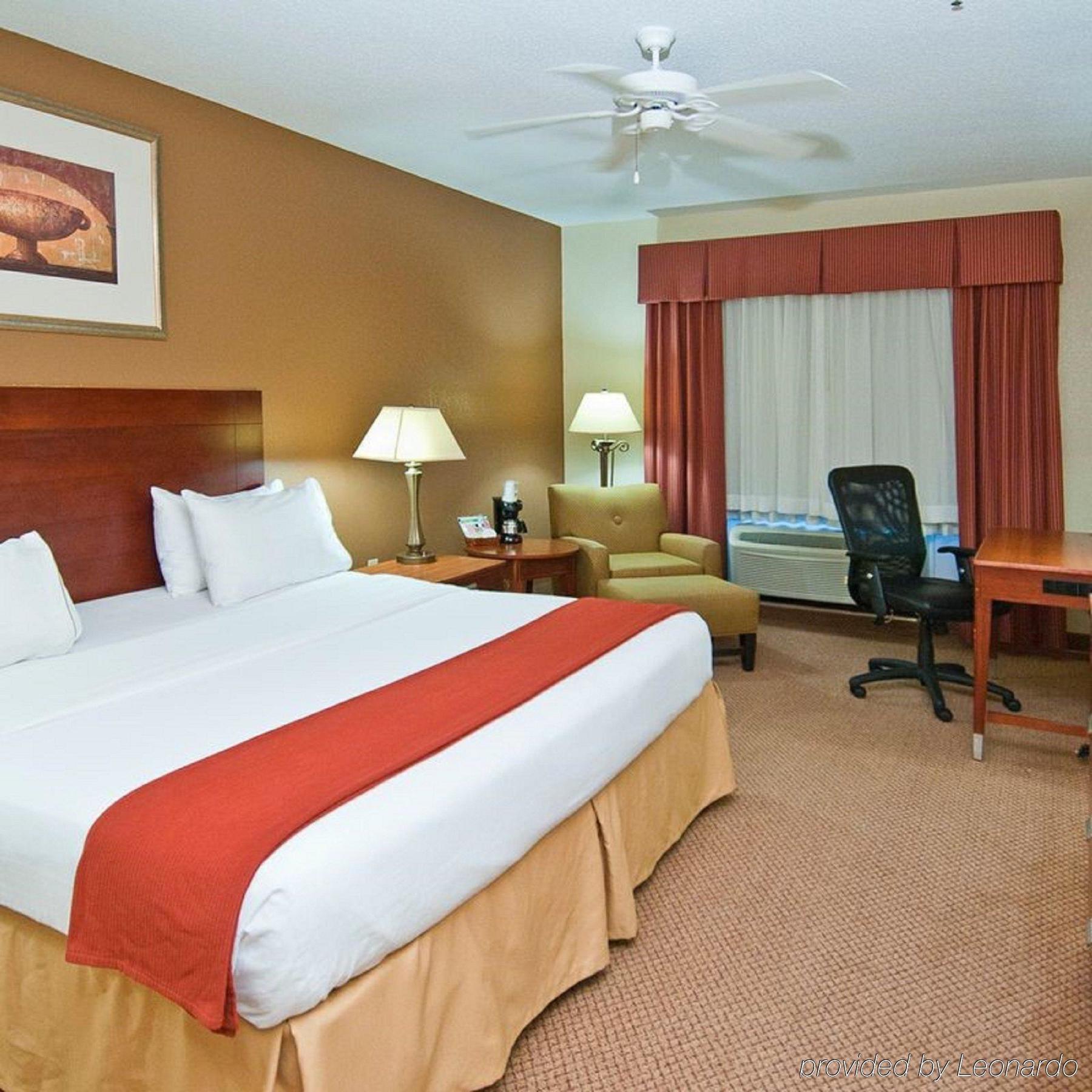 Holiday Inn Express Hotel & Suites Canton By Ihg Екстериор снимка