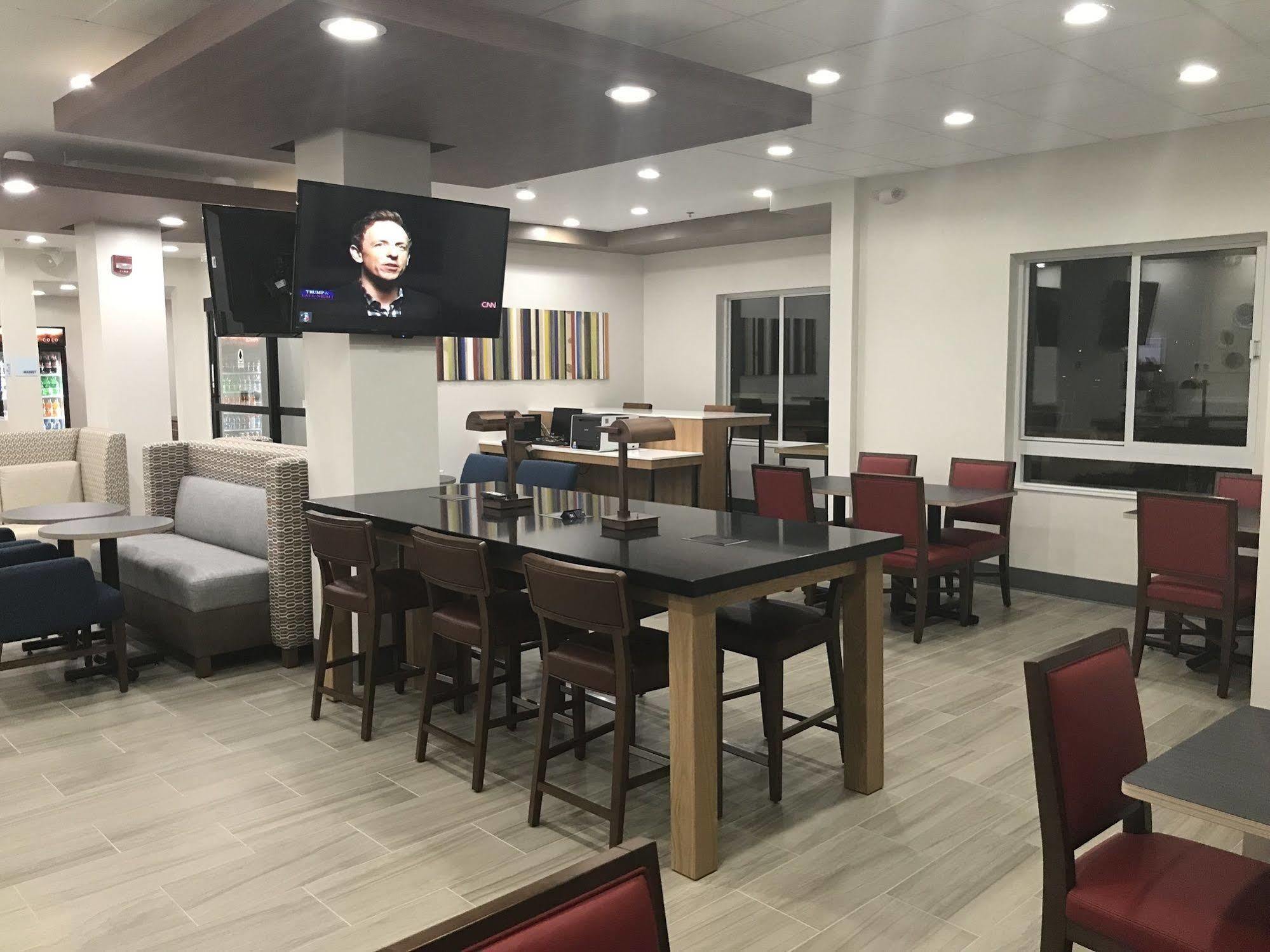 Holiday Inn Express Hotel & Suites Canton By Ihg Екстериор снимка