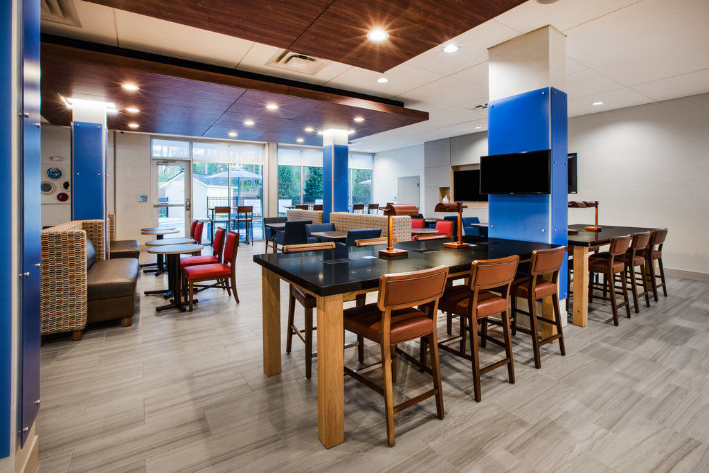 Holiday Inn Express Hotel & Suites Canton By Ihg Екстериор снимка