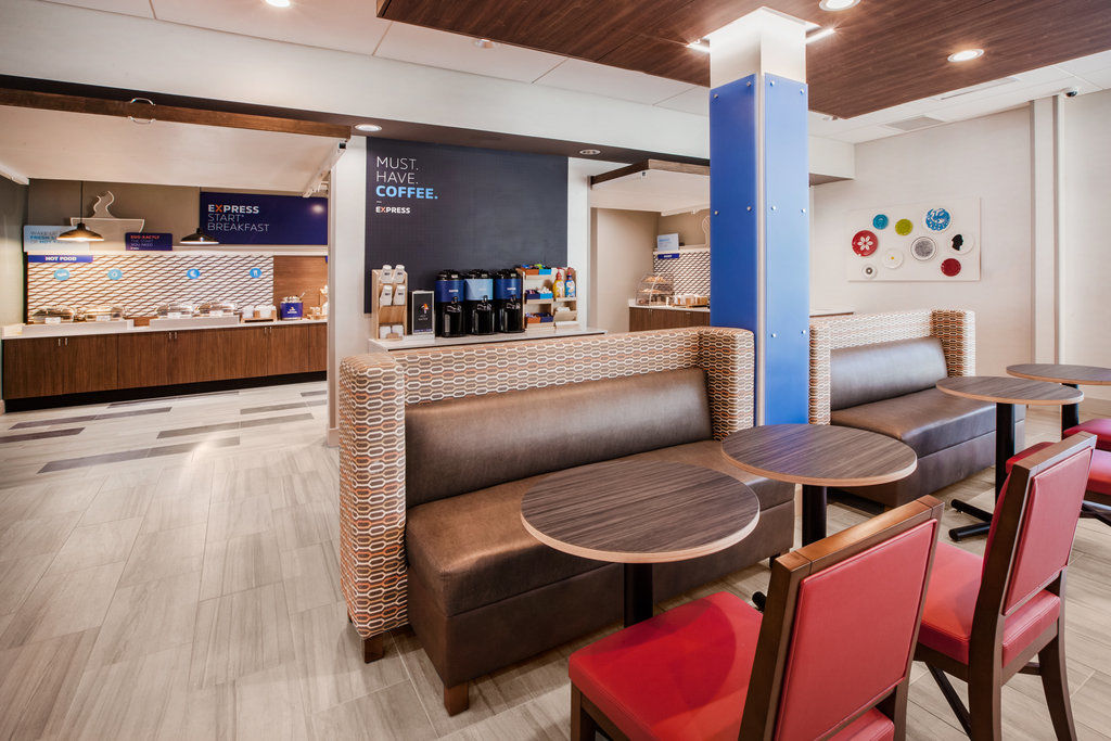 Holiday Inn Express Hotel & Suites Canton By Ihg Екстериор снимка
