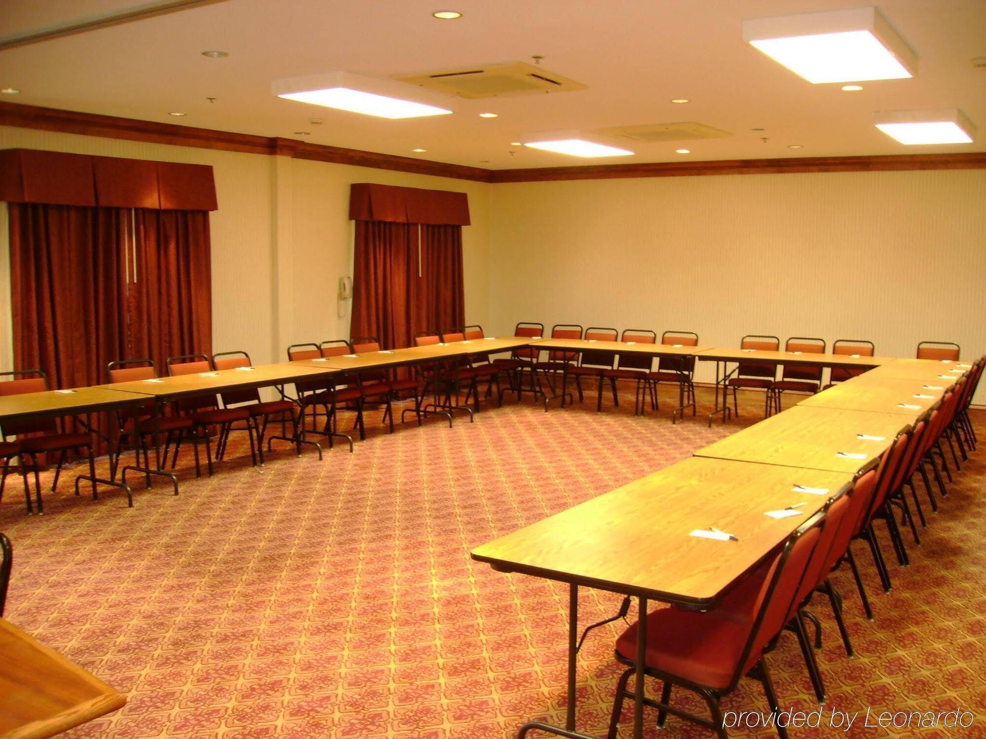 Holiday Inn Express Hotel & Suites Canton By Ihg Екстериор снимка