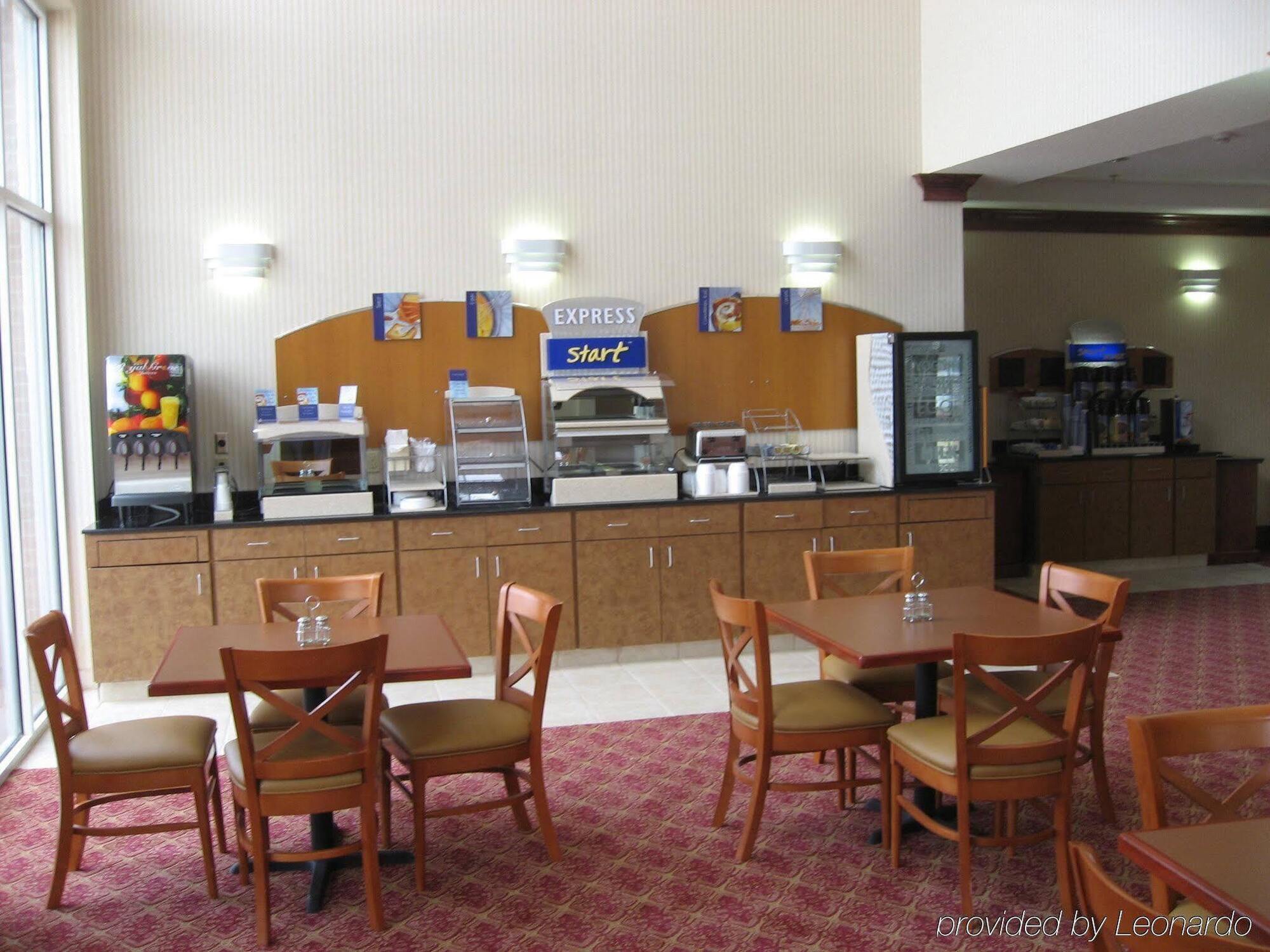 Holiday Inn Express Hotel & Suites Canton By Ihg Екстериор снимка