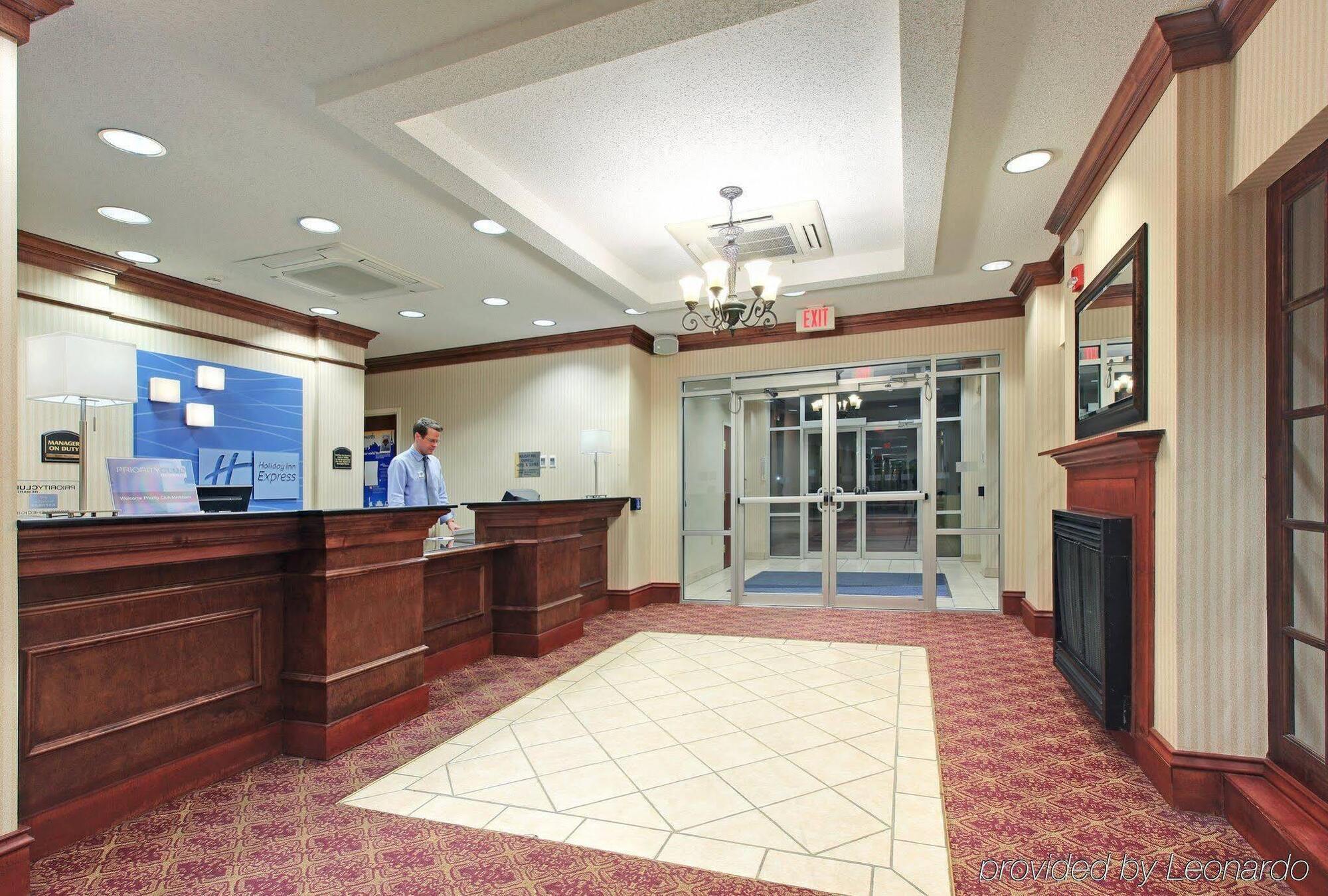 Holiday Inn Express Hotel & Suites Canton By Ihg Екстериор снимка